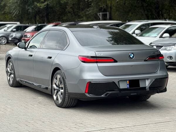 2023 BMW i7 XDrive60 — Miniatură 4
