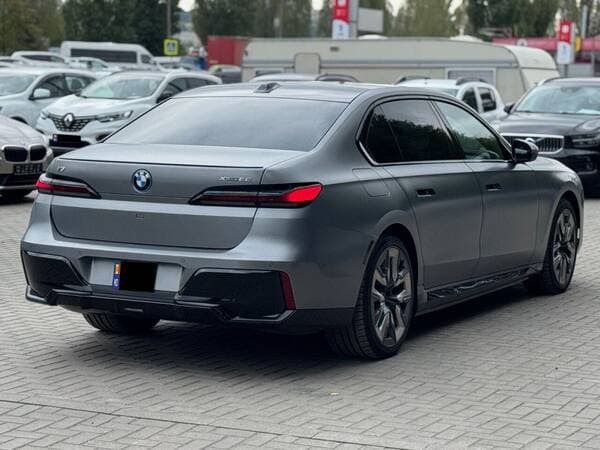 2023 BMW i7 XDrive60 — Miniatură 3