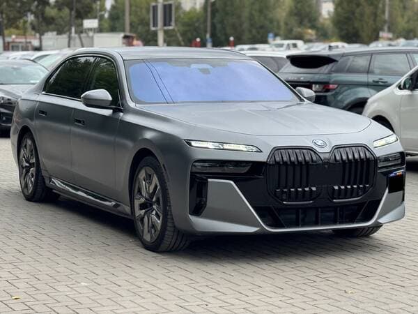 2023 BMW i7 XDrive60 — Miniatură 2