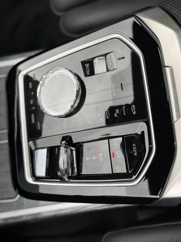 2023 BMW i7 XDrive60 — Miniatură 13