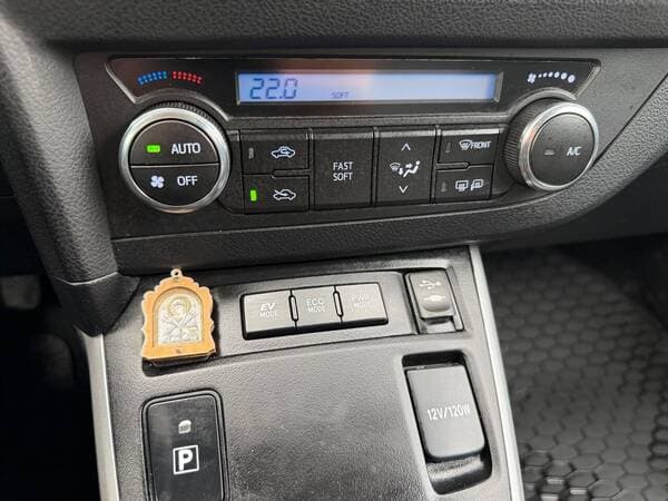 2015 Toyota Auris — Miniatură 8