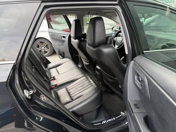 2015 Toyota Auris — Miniatură 13