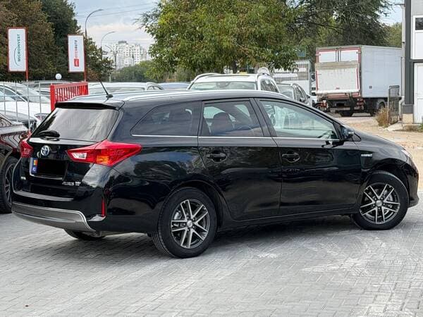 2015 Toyota Auris — Miniatură 3