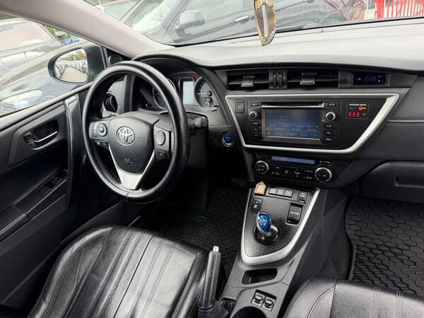 2015 Toyota Auris — Miniatură 6