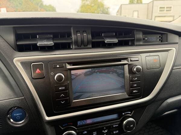 2015 Toyota Auris — Miniatură 7