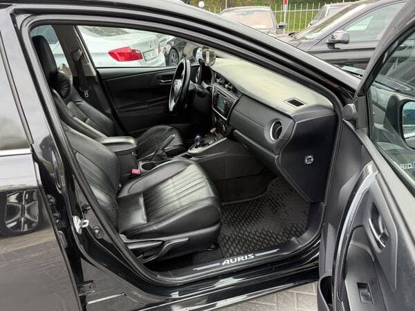 2015 Toyota Auris — Miniatură 16