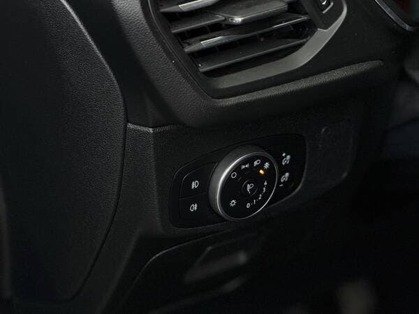 2020 Ford Focus — Miniatură 15