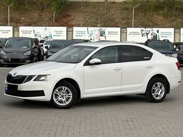 2019 Skoda Octavia — Miniatură 2