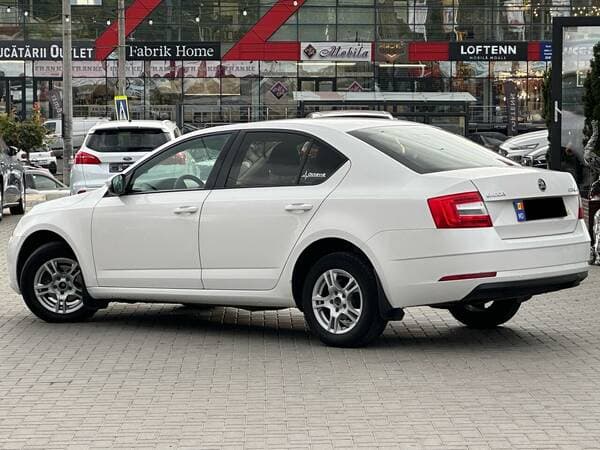 2019 Skoda Octavia — Miniatură 4