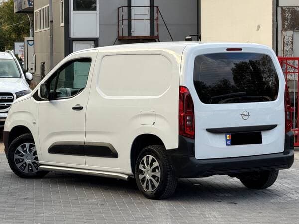 2021 Opel Combo — Miniatură 4