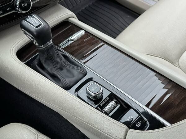 2017 Volvo XC 90 — Miniatură 16