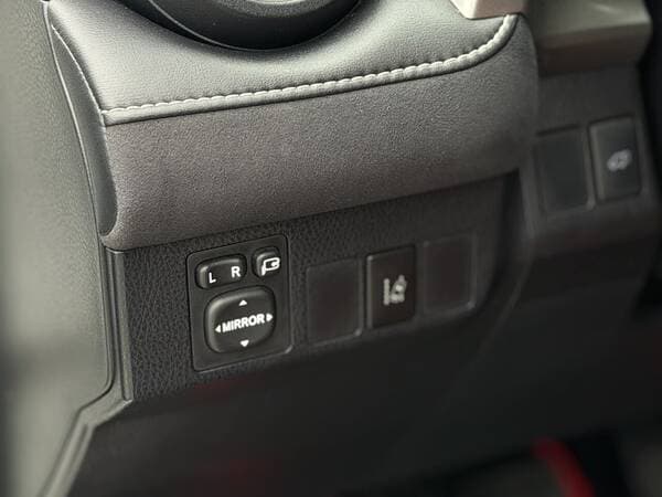 2016 Toyota Rav-4 — Miniatură 17
