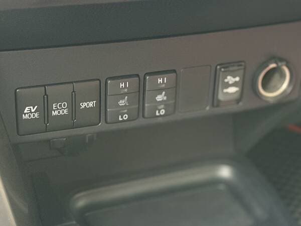 2016 Toyota Rav-4 — Miniatură 16