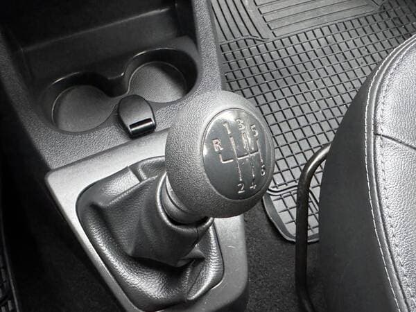 2016 Dacia Lodgy Stepway — Miniatură 11