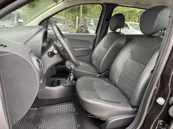2016 Dacia Lodgy Stepway — Miniatură 5