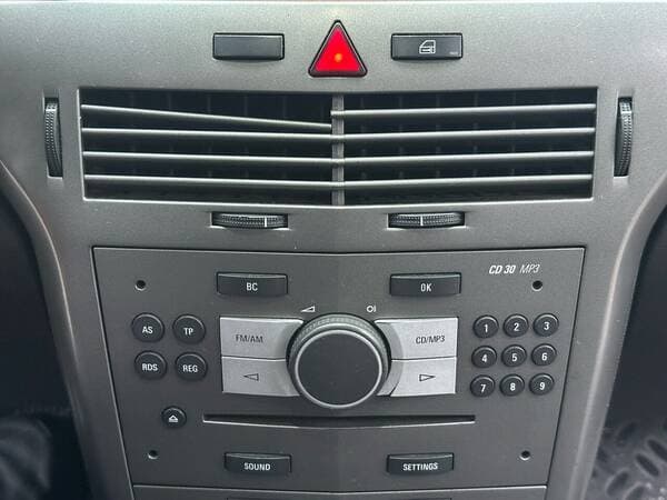 2006 Opel Astra — Miniatură 10