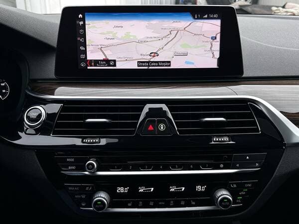 2018 BMW 530e — Miniatură 11