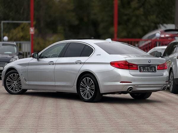 2018 BMW 530e — Miniatură 4