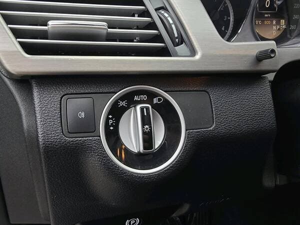2012 Mercedes E 220 — Miniatură 14