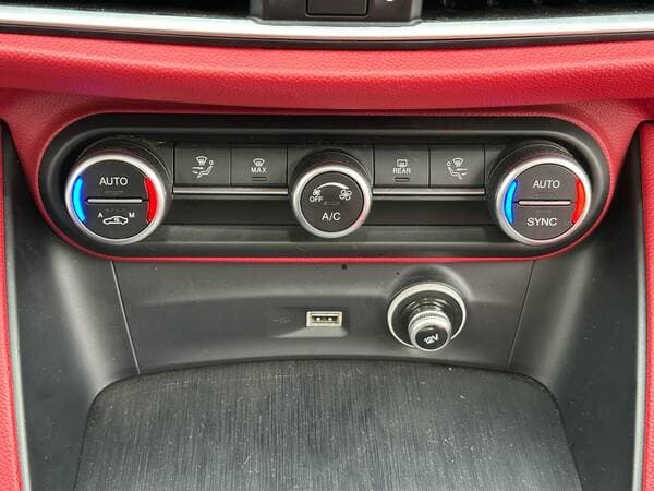 Alfa Romeo Stelvio 2021 — Миниатюра 13