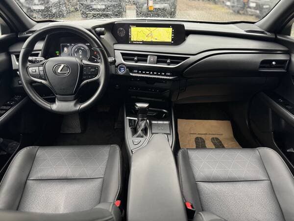 Lexus UX 250h 2020 — Миниатюра 8