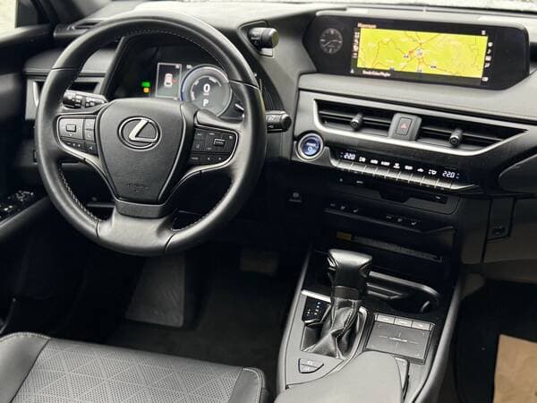Lexus UX 250h 2020 — Миниатюра 9
