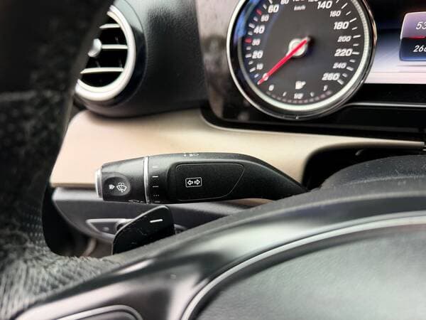 2016 Mercedes E 200 — Miniatură 10