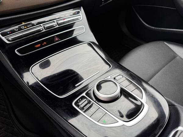 2016 Mercedes E 200 — Miniatură 13