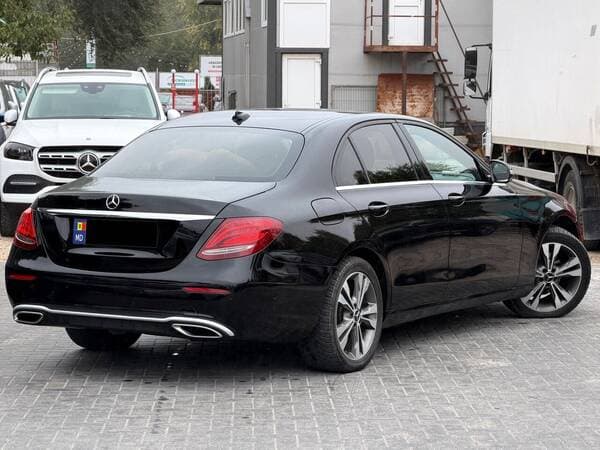 2016 Mercedes E 200 — Miniatură 3