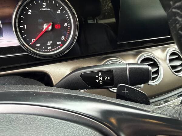 2016 Mercedes E 200 — Miniatură 11