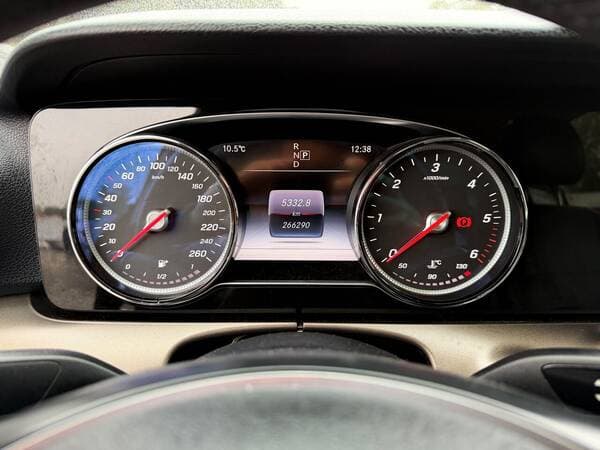 2016 Mercedes E 200 — Miniatură 9