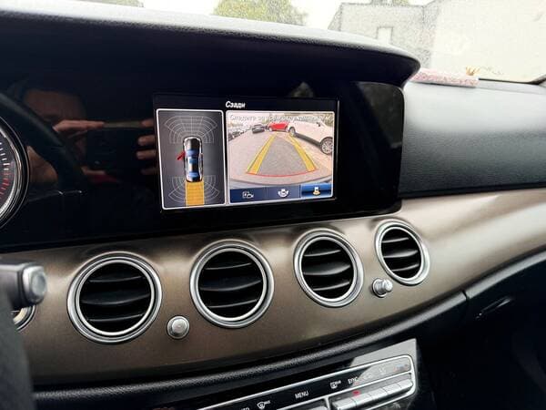 2016 Mercedes E 200 — Miniatură 12