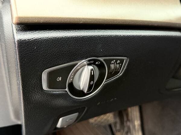 2016 Mercedes E 200 — Miniatură 14
