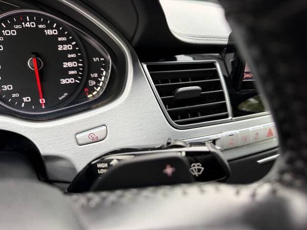 2016 Audi A8 — Miniatură 13