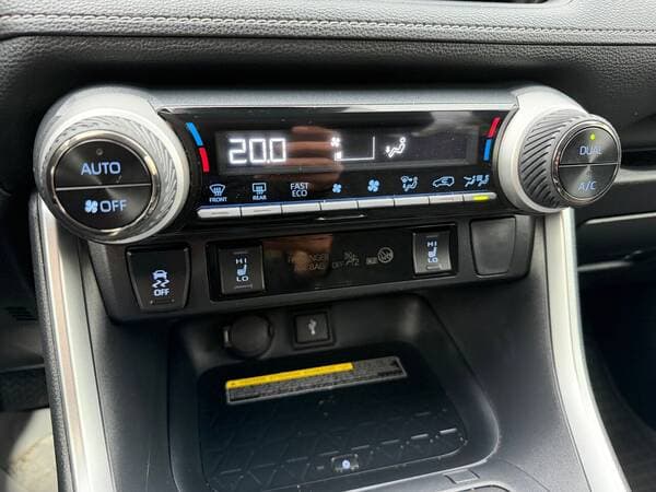 Toyota Rav-4 2021 — Миниатюра 12