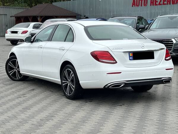 2019 Mercedes E 220 — Miniatură 4