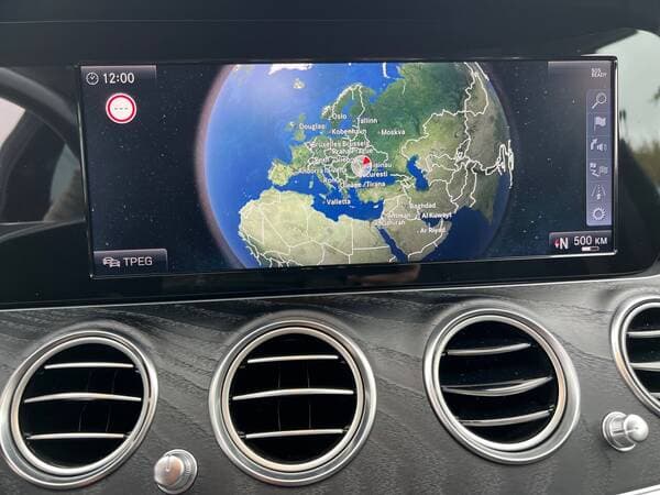 2019 Mercedes E 220 — Miniatură 12