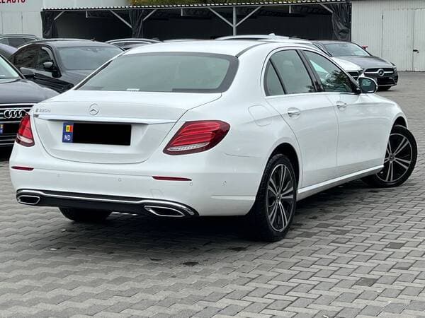 2019 Mercedes E 220 — Miniatură 3