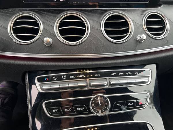 2019 Mercedes E 220 — Miniatură 18