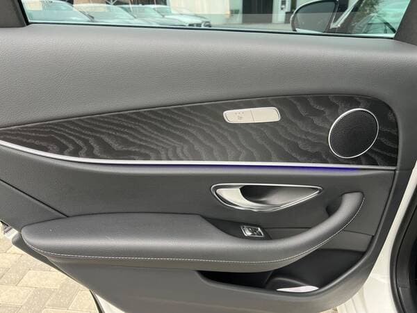 2019 Mercedes E 220 — Miniatură 25