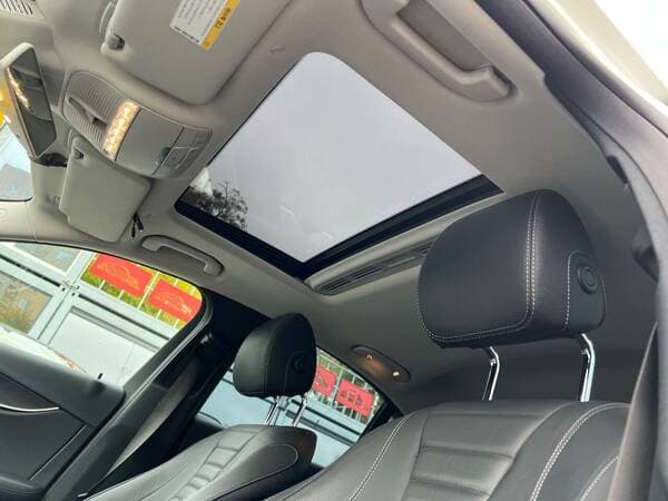 2019 Mercedes E 220 — Miniatură 26