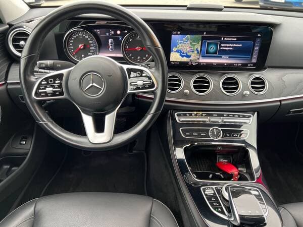 2019 Mercedes E 220 — Miniatură 10
