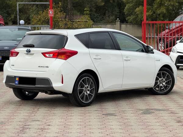 2014 Toyota Auris — Miniatură 3