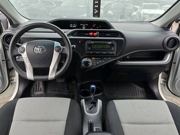 2014 Toyota Prius C — Miniatură 7