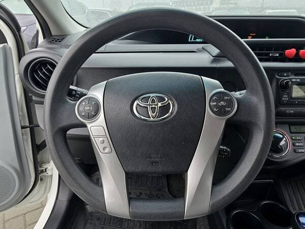 2014 Toyota Prius C — Miniatură 8