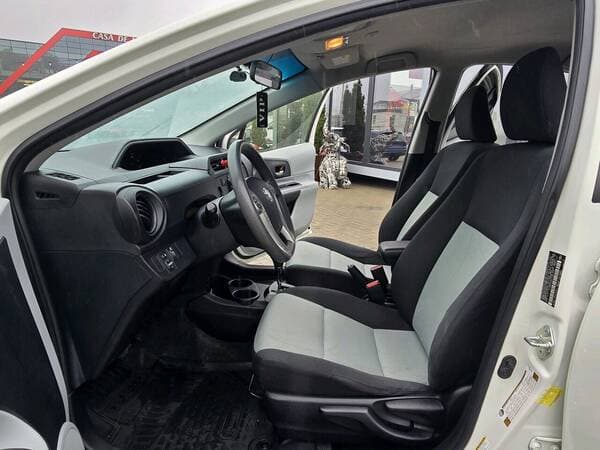 2014 Toyota Prius C — Miniatură 5