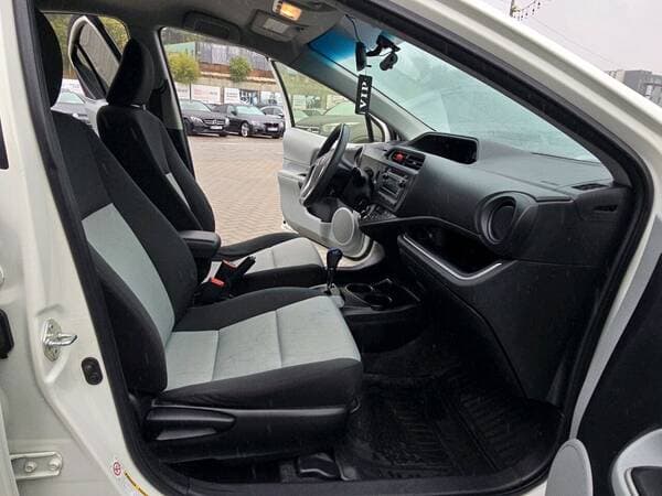 2014 Toyota Prius C — Miniatură 6