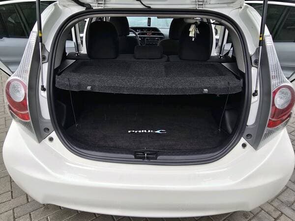 2014 Toyota Prius C — Miniatură 17