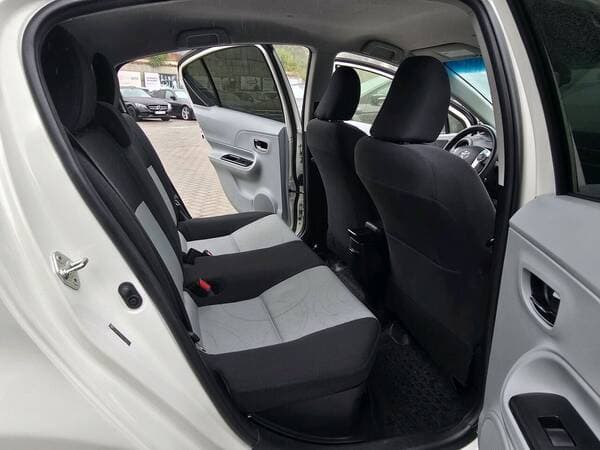 2014 Toyota Prius C — Miniatură 16