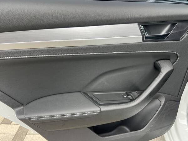 2025 Skoda Superb — Miniatură 21